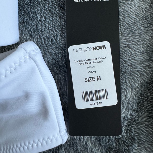 Cutout One Piece Swimsuit - White - Picture 5 of 6